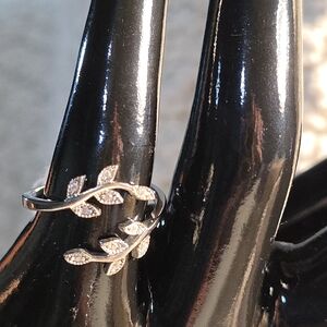 Chic Silver Leaf Ring with Sparkling Accents